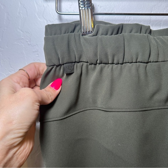 Lululemon On the Fly Jogger *Velvet Trim Dark Olive / Black Size 4 - Picture 4 of 5